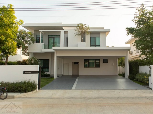 ให้เช่าบ้านเดี่ยว 2 ชั้น 102 ตรว.4 ห้องนอน มัณฑนา บางนา กม 15 ใกล้เมกะบางนา ใกล้สนามบินสุวรรณภูมิ*** ราคาเช่า 135,000 บาท/เดือน ติดต่อ::  ชยา โทร/ID Line:: 0942823961   Link Line:: https://line.me/ti/p/3xFA1An8Kcรหัส# T26-534  บ้านเดี่ยว 2 ชั้นหลังใหม่ หมู่บ้านมัณฑนา กม.15 สไตล์ Modern Luxury  • ที่ดินขนาดใหญ่ 102 ตรว.• พื้นที่ใช้สอย 250 ตร.ม • 4 ห้องนอน• 5 ห้องน้ำ  • 3 ที่จอด• เฟอร์นิเจอร์ครบ พร้อมเข้าอยู่  จุดเด่น  • หลังบ้านวิวต้นไม้ใหญ่ โล่ง ไ�