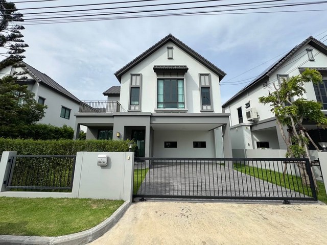 RH02134 ให้เช่าบ้านเดี่ยว 2 ชั้น สไตล์ Modern Farmhouse 3 ห้องนอน 3 ห้องน้ำ สราญสิริ รามคำแหง  ถนนกรุงเทพกรีฑาตัดใหม่ โครงการ, สราญสิริ รามคำแหงที่อยู่: 1499 แขวงคลองสองต้นนุ่น เขตลาดกระบัง กรุงเทพมหานคร 10520บ้านเดี่ยว 2 ชั้น สไตล์ Modern Farmhouse56 ตารางวา 184 ตารางเมตร3 ห้องนอน 3 ห้องน้ำ2 ที่จอดรถ เดินทางสะดวก ออกได้2ทาง ถนนรามคำแหง (ซอยมิสทีน) - ถนนกรุงเทพกรีฑาตัดใหม่  สถานศึกษาและโรงเรียนนานาชาต