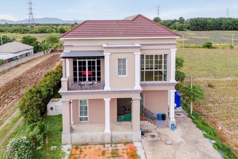 ขายบ้านเดี่ยว  พร้อมที่ดิน  อำเภอหัวหิน จังหวัดประจวบคีรีขันธ์ (เจ้าของขายเอง)ที่ตั้ง :  761 เทศบาล6 หนองพลับ อำเภอหัวหิน ประจวบคีรีขันธ์ 77110พิกัด :  https://maps.app.goo.gl/2NwPLTPGDBxVzbDv9ขนาดพื้นที่ :   พื้นที่ใช้สอย 411 ตร เมตร เนื้อที่ดินรวม 3-0-0 ไร่รายละเอียด : บ้านเดี่ยวหลังใหญ่ทำเลดีน่าอยู่ พร้อมที่ดินกว้างขวาง  - 5 ห้องนอน- 4 ห้องน้ำ- สระว่ายน้ำขนาด 7*3*1.2 เมตร - ที่จอดรถ 5 คันสถานที่ใกล้เคียง : - อง�