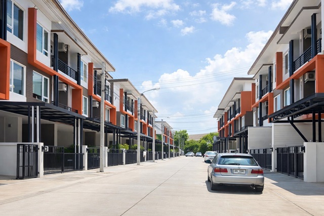 เลียบด่วน  บุญถาวร เกษตร-นวมินทร์ Waterside Karaoke Restaurant ทาวน์โฮม 3 ชั้น  แยกนวลจันทร์   3นอน 3น้ำ ใกล้ตลาดโพธิ์สุวรรณ 400 ม.23 ตร.วา.280 ตร.ม. 22,998B-M. ติดถนนหลักนวลจันทร์ ตกแต่งบิ้วอิน  เหมาะทำออฟฟิศ หรืออยู่อาศัย ทำเลศักยภาพ ใกล้รร.วัดนวลจันทร์ 700 ม.โรงพยาบาล และรถไฟฟ้า เดินทางสะดวก เชื่อมต่อถนนหลักสายสายnear Boonthavorn Expressway Kaset-Nawamin Rd. Waterside Karaoke Restaurant  3 storey townhomeNuanchan 3bed 3 bath near Pho Suwan Market 400 m.23 sq.wa.280 sq.m. rent 22,998 B-M on main Nuanchan road built in interior suitable fo