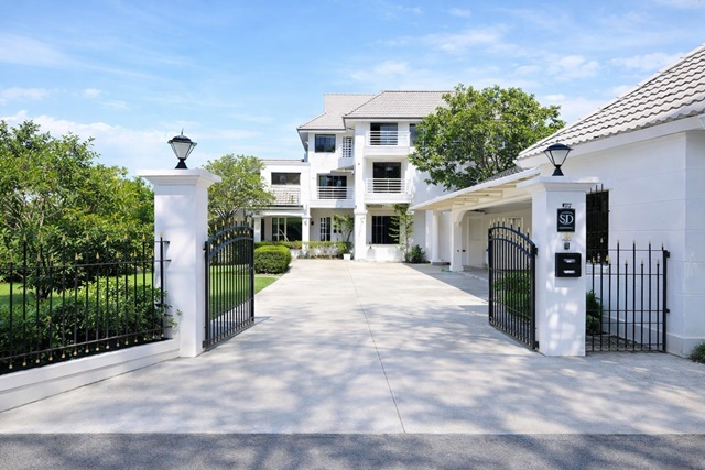 ใกล้สนามกอล์ฟนวธานี 300 ม.  Chocolate Ville300ม.  Motorway คฤหาสน์ 3ชั้น 4นอน 3น้ำ 200 ตารางวา 600ตร.ม.  ซอยเสรีไทย 57-61 64,998 บาทต่อเดือน  NIDANear Navathani Golf Course 300m Chocolate Ville 300m Motorway. 3-story mansion 4bed 3baths 200sq.wah 600sq.m Soi Seri Thai 57-61. 64,998 THB per month. NIDA.ถนนประเสริฐมนูกิจ ซอยเสรีไทย 57-61 แขวงรามอินทรา เขตคันนายาว กรุงเทพมหานคร 10230200 ตารางวา 600 ตร.ม.200 sq.wah 600sq.m.บ้านเดี่ยว 3 ชั้น ปรับปรุงใหม่ พร้อมเข้าอยู่4 ห้องนอน 3 ห้องน้ำ มีอ่างน้ำวนโถงนั่งเล่น ห้องรับประทานอาหาร