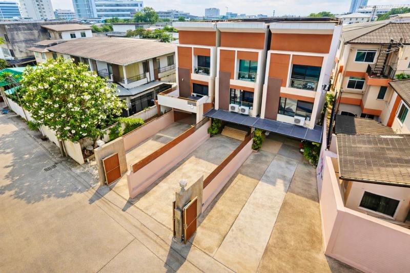 BTSสะพานควาย 1 กม.ใกล้BTS อารีย์ 800 ม.โฮมออฟฟิศ 3 ชั้น กระทรวงการคลัง 500 ม.  3 นอน 4 น้ำ ทำเลอารีย์สัมพันธ์ 50ตร.วา. 280 ตร.ม. 69,998B-M.ฟังก์ชันครบ เหมาะอยู่อาศัย หรือสำนักงาน ทำเลศักยภาพ ใจกลางเมือง ใกล้ตลาดอารีย์ 800 ม. หน่วยงานราชการ แหล่งงานสำคัญ และไลฟ์สไตล์ เดินทางสะดวก เชื่อมต่อถนนหลัก และทางด่วนได้ง่ายBTS Ari 800m. BTS SaphanKhwai 1km. 3 story home office Ministry of Finance 500m. 3bed 4bath AriSamphan area 50sq.wa. 280 sq.m. 69,998B-M Fully functional suitable for residence or office Prime location in the