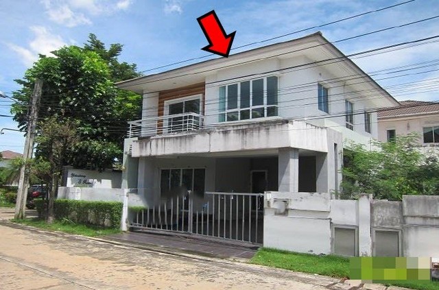   ขาย บ้านเดี่ยว/ทาวน์เฮ้าส์/คอนโด โครงการ ขาย บ้านเดี่ยว  อำเภอบางกรวย นนทบุรี  ตำบลมหาสวัสดิ์ อำเภอบางกรวย นนทบุรี  ราคาโปรโมชั่น  4,200,000     บาท    ลดจาก   6,600,000    บาท ราคาโปรโมชั่นตั้งแต่วันที่  13 มีนาคม - 31 พฤษภาคม 2569  รายละเอียดทรัพย์ -  เนื้อที่   0-0-52.5 ตารางวา  -  3ห้องนอน 3ห้องน้ำ  -  1 ที่จอดรถ  -  บ้านหันไปทางทิศ ตะวันตกเฉียงใต้  พิกัดทรัพย์ : https://maps.app.goo.gl/uSDpRpGmtWriv5dt5  สถานที่ใกล้เคียง   -  เซ็นท