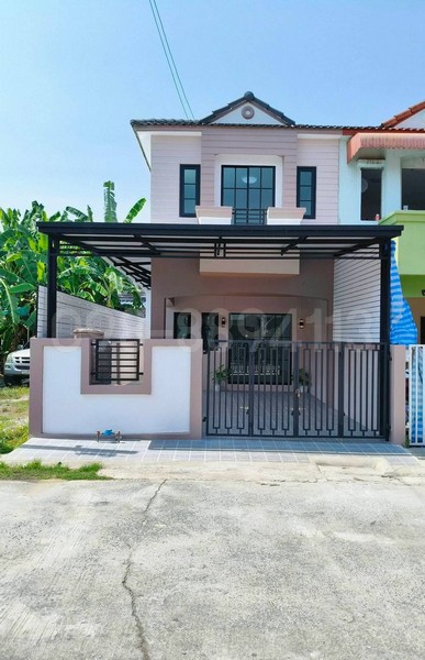 ทาวน์เฮ้าส์ 2 ชั้น #หมู่บ้านเคซี8 เคซีรามอินทรา 8 (หลังมุม) ไทยรามัญ รีโนเวทใหม่ พร้อมอยู่** รายละเอียด **- ทาวน์เฮ้าส์ 2 ชั้น เนื้อที่ 26 ตารางวา- 3 ห้องนอน 2 ห้องน้ำ - เปลี่ยนประตูหน้าต่างใหม่ เป็นอลูมิเนียม- พื้นชั้นบนและชั้นล่างปูกระเบื้องแกรนิตโต้- ต่อเติมครัวใหม่ ก่อเคาน์เตอร์ครัวพร้อมซิงค์ล้างจาน- เปลี่ยนสุขภัณฑ์ใหม่ทั้งหลัง- ต่อเติมหลังคาโรงรถพร้อมปูกระเบื้�