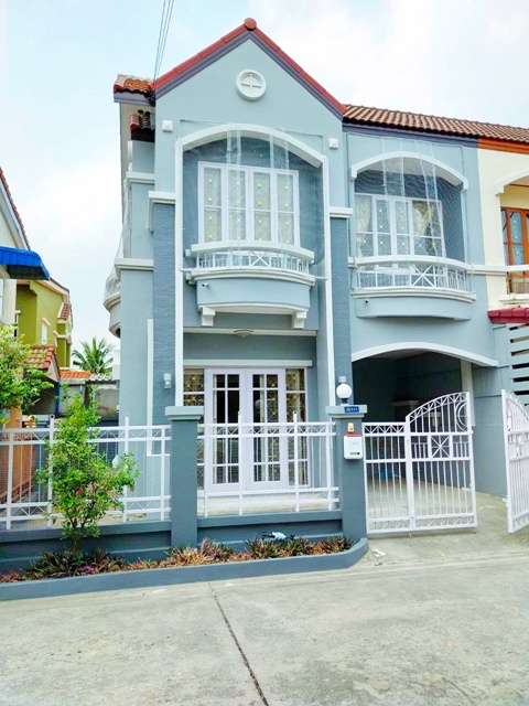 ใกล้ตลาดศาลายา 900ม. ปิ่นเกล้า กระทุ่มล้ม บางกระทึก ใกล้ เดอะโฟร์ธ สาย4 500 ม. ทาวน์โฮม 2 ชั้น หัวมุม 3นอน 2น้ำ 37ตร.วา. 300 ตร.ม.7,899 B-M.บรรยากาศร่มเย็น เงียบสงบ เหมาะอยู่อาศัย โฮมออฟฟิศสถานศึกษา และแหล่งไลฟ์สไตล์ครบครัน  พื้นที่กว้างขวาง near Salaya Market 900 m. Two story corner townhome 3bed Kratumlom BangKrathuk The Fourth Sai4 500m. 2bath near  spacious 37 sq.wa. 300 sq.m. rent 7,899 B-M peaceful and cool atmosphere suitable for residence or home office close to schools and complete lifestyle amenities with convenient accessถ.พุทธมณฑลสาย4 บรมราชชนนี ตำบลบา�