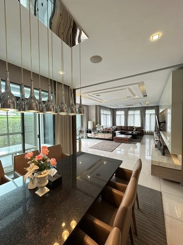 ขาย บ้านเดี่ยว The Palm พัฒนาการ บ้านขนาดใหญ่ เหมาะสำหรับครอบครัวที่ต้องการพื้นที่ใช้สอยมากในทำเลพัฒนาการที่ตั้ง: ถนนพัฒนาการ แขวงสวนหลวง เขตสวนหลวง กรุงเทพมหานครรายละเอียดบ้าน- บ้านเดี่ยว 2 ชั้น- พื้นที่ใช้สอย 540 ตารางเมตร- 6 ห้องนอน 5 ห้องน้ำราคาขาย 36000000 บาทสนใจนัดชมบ้านติดต่อคุณเอก 081-852-3879Line ID: kamol_1964รายละเอียดเพิ่มเติม:http://www.estatealaddin.com/site/index.php?p=estate_details&id=5054