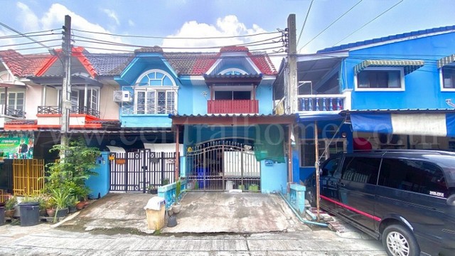 รหัสทรัพย์ : N0740ทาวน์เฮ้าส์ บ้านมนวดี บางบัวทอง สภาพดี พร้อมอยู่ ราคาถูกที่ตั้ง : ตำบลบางบัวทอง อำเภอบางบัวทอง จังหวัดนนทบุรี 11110รายละเอียดทรัพย์&nbsp;- ทาวน์เฮ้าส์ 2 ชั้น ขนาดเนื้อที่ 16.8 ตารางวา พื้นที่ใช้สอย 80 ตารางเมตร- 3 ห้องนอน, 2 ห้องน้ำ, 1 ห้องรับแขก, 1 ห้องครัว, 1 ที่จอดรถ&nbsp;- แอร์ 2 เครื่อง, เครื่องทำน้ำอุ่น 1 เครื่อง- พื้นชั้นบนปาร์เก้, พื้นชั้นล่างกระเบื้อง- ต่อเติมด้า�