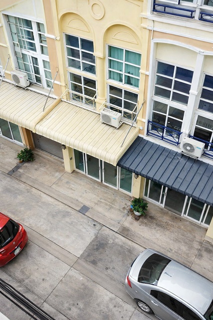 บิ๊กซี เพชรเกษม 300ม. หลักสอง  อาคารพาณิชย์ 4.5ชั้น 3นอน แม็คโคร เพชรเกษม 300ม.   4น้ำ ใกล้รร.เทคนิคธนบุรี 400 ม.ทำเลเพชรเกษม16 ตร.ว. 270 ตร.ม. 15,998B-M. เหมาะค้าขาย หรืออยู่อาศัย ฟังก์ชันครบ ทำเลศักยภาพ ใกล้รพ.บุญญาเวช 400 ม.ตลาด และแหล่งชุมชน เข้า-ออกสะดวก เชื่อมต่อถนนหลักหลายเส้นทางBigC Phetkasem 300m. 4.5 story commercial building with 3bed Makro Phetkasem 300m. 4bath 400m. from Thonburi Technical School located on Phetkasem Road 16sq.wa. 270sq.m. 15,998 THB per month Suitable for business or residential use Fully functional prime location near Boonyavej Hospit