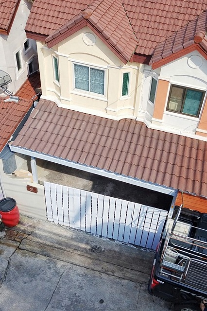 เฉลิมพระเกียรติ ร.9 51-57 ใกล้สวนหลวง ร.9 700ม. ทาวน์เฮาส์ 2 ชั้น ฟังก์ชันครบ 2 นอน 2 น้ำ  20ตร.ว. 160ตร.ม. 9,999B-M. ทำเลศักยภาพ ติดถนนหลัก เข้า-ออกสะดวก เหมาะอยู่อาศัย หรือโฮมออฟฟิศ ใกล้แหล่งไลฟ์สไตล์  ซีคอนสแควร์ ศรีนครินทร์ 900 ม.รร.นานาชาติ และสิ่งอำนวยความสะดวกครบครัน ถ.พัฒนาการ Chalerm Phra Kiat R.9 51-57 near Suan Luang Rama IX Park 700 m. Two story townhouse fully functional with 2 bed 2 bath on 20 sq.wa. 160 sq.m.price 9,999 B-M located on a main road with convenient access suitable for living or home office close to Seacon Square Srinakarin 900 m. interna