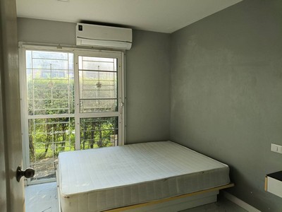 ขายด่วน ราคาพิเศษ!! ไอคอนโด สุขาภิบาล 2 (iCondo Sukhapiban 2) ขนาด 30.01 ตรม.ชั้น 1 ทำเลดี ใกล้ตลาด .TPI-3016.ที่ตั้ง : ถนนเสรีไทย แขวงคลองกุ่ม เขตบางกะปิ กรุงเทพฯแผนที่ : https://maps.app.goo.gl/LmcQFrVkNuY73tqN7.รายละเอียดห้อง- 1 ห้องนอน 1 ห้องน้ำ- ขนาด 30.01 ตร.ม.- ชั้น 1 อาคาร A1 (ติดถนน เข้าออกสะดวก)- ระเบียงทิศตะวันตก.จุดเด่นทำเล- ใกล้ ตลาดแฮปปี้แลนด์ใหม่ - ใกล้ร้านค้า ร้านอาหาร และสิ่งอำนวยความสะดวกครบ- เหมาะอยู่อาศัยเอง 