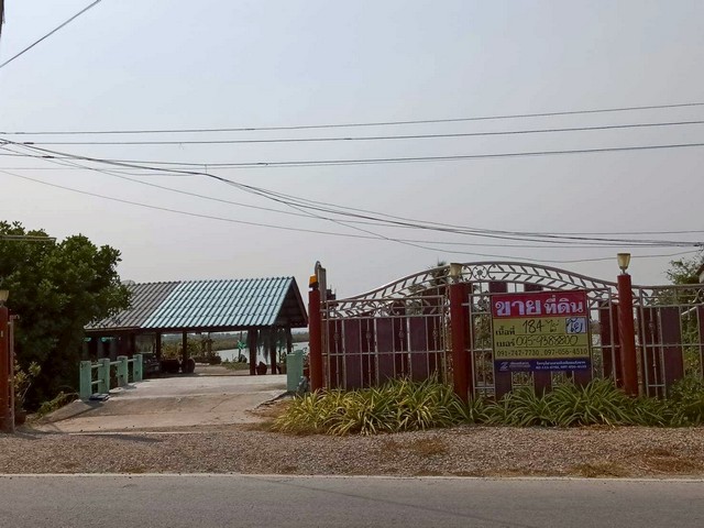 ZSK034ขายที่ดินพร้อมบ่อเลี้ยงสัตว์น้ำ 182-3-25 ไร่-พื้นที่เป็นลักษณะแปลงที่ดิน และบ่อเลี้ยงสัตว์น้ำที่ตั้ง  ต.คลองโคน  อ.เมือง  จ.สมุทรสงครามสถานที่ใกล้เคียง- วัดคลองโคน จ.สมุทรสงคราม- อบต.คลองโคน  จ.สมุทรสงคราม- เขายี่สาร  จ.สมุทรสงคราม- จุดพักรถคลองโคน- ปตท.คลองโคน- เส้นทางลัดไป จ.เพชรบุรี เหมาะสำหรับ- เกษตรกรรม - กิจการเลี้ยงสัตว์น้ำราคา 92,000,000 บาท(ค่าโอนคนละครึ่ง)ติดต่อ  
