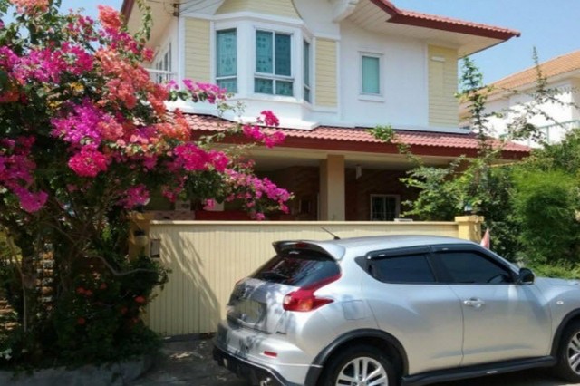 ขาย บ้านเดี่ยว/ทาวน์เฮ้าส์/คอนโด โครงการ ขาย บ้านเดี่ยว  อำเภอเมืองปทุมธานี ปทุมธานี   ตำบลบ้านกลาง อำเภอเมืองปทุมธานี ปทุมธานี  ราคาโปรโมชั่น  2,405,000    บาท    ลดจาก   4,070,000    บาท ราคาโปรโมชั่นตั้งแต่วันที่  13 มีนาคม - 31 พฤษภาคม 2569  รายละเอียดทรัพย์ -  เนื้อที่  0-0-54ตารางวา  -  1 ที่จอดรถ  -  บ้านหันไปทางทิศ ใต้  พิกัดทรัพย์ : https://maps.app.goo.gl/EvMkvuwGwrebhCvM8  สถานที่ใกล้เคียง   -  ตลาดพูนทรัพย์ 2.6 km. -  โรงพยา�