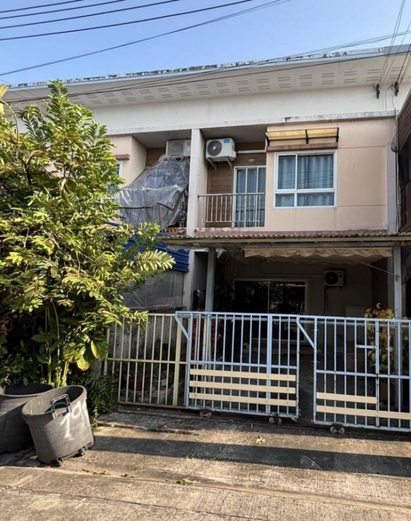 ให้เช่าทาวน์โฮม 2 ชั้นหมู่บ้านวิลเลต ไลท์ พัฒนาการ ซอยพัฒนาการ 38 สนใจติดต่อ คุณเจี๊ยบ Tel. 081 416 4142 Tel. 094 448 5038id : jeab_chick (สามารถแอดไลน์ สอบถามได้ คะ)ทาวน์โฮม 2 ชั้นขนาดพื้นที่ 18 ตรว.3 ห้องนอน2 ห้องน้ำ3 แอร์  2 ที่จอดรถ***เลี้ยงสัตว์เลี้ยงได้***ราคา 23,000 บาท/เดือนสิ่งอำนวยความสะดวกเข้า-ออก คีย์การ์ดกล้องวงจรปิดรปภ รักษาความปลอดภัย 24 ชม.สถานที่ใกล้เคียงพัฒนาการ 30, 32, 38, 44ศรีนครินทร์ 24อ่อนนุ�