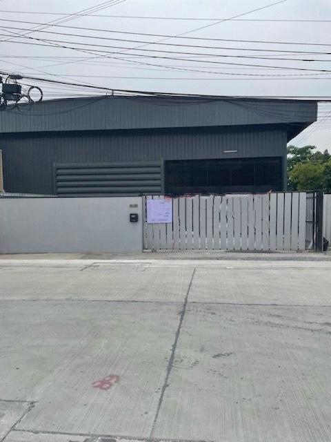 ให้เช่าโกดัง สะพานสูง 560 ตร.ม. ใกล้สุวรรณภูมิ กรุงเทพกรีฑาตัดใหม่ เหมาะคลังสินค้าและโลจิสติกส์ติดต่อ Agent คุณบัว (Bua)Tel: 093-646-4597LINE ID: Bua093ราคาเช่า 70,000 บาทต่อเดือนขนาดพื้นที่รวมประมาณ 560 ตารางเมตรรายละเอียดพื้นที่โกดังหลัก ขนาด 18 x 24 เมตร = 432 ตารางเมตรพื้นที่หน้าโกดัง ขนาด 12 x 6 เมตร = 72 ตารางเมตรพื้นที่ด้านข้าง ขนาด 1.5 x 24 เมตร = 36 ตารางเมตรอาคารเพิ่มเติมออฟฟิศแยก ขนาดประมาณ 14 ตารางเม�