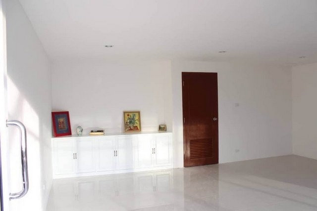 RTJ2229ให้เช่าโฮมออฟฟิศ 3ชั้น ตรงข้ามประชาชื่น 25 ถนนประชาชื่น สามารถ ทำ office จดทะเบียนได้ หรือทำ Air BNBได้ ซอยเสริมสุข4 ใกล้ทางด่วนรัชดาภิเษก  MRT จตุจักรเนื่อที่ 35 ตร.ว. พื้นที่ใช้สอยรวมประมาณ 190 ตร.ม .4 ห้องนอน · 4 ห้องน้ำ แอร์6เครื่องติดต่อ : ติดต่อ คุณเจี๊ยบ 092-851-6969Line :Keti2522**จดทะเบียนออฟฟิศได้เจ้าของรับเน็ต**ราคาเช่า 35,000/เดือนที่ตั้ง 4 ซอย เสริมสุขแขวงลาดยาว เขตจตุจักร กรุงเทพมหานคร 1