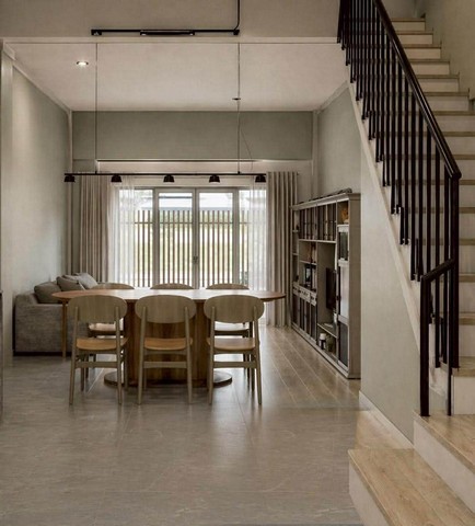 RTJ2230ให้เช่าทาวโฮม2ชั้น  ตกแต่งใหม่ทั้งหลัง ซอยลาซาลนิเวศน์  22 สุขุมวิท 105 ใกล้รถไฟฟ้า BTS แบริ่ง ใกล้ โรงเรียนนานาชาติ Bangkok Patana School (BPIS)เพียง  1.8 กม. เนื้อที่ 17 ตารางวา พื้นที่ใช้สอย 102 ตารางเมตร   2 ห้องนอน  2 ห้องน้ำ แอร์ 3ติดต่อ : คุณเจี๊ยบ 092-851-6969Line :Keti2522**พร้อมเข้าอยู่ 15 พฤษภาคมนี้**ราคาเช่า 23,000 บาท/เดือน ซอย ลาซาล 22แขวงบางนาใต้ เขตบางนา กรุงเทพมหานคร 10260ทาวน์เฮาส์ 2 ชั้น พร้อมเฟอร์นิเจอร์