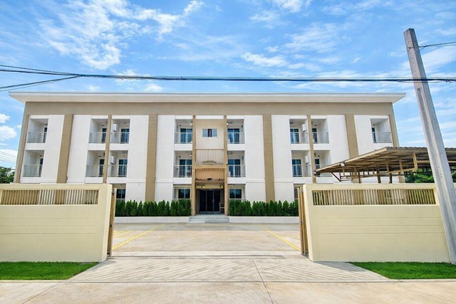 วัดลาดปลาดุก 800 ม. MRT คลองบางไผ่ 2.58 กม. บรรยากาศอบอุ่น อพาร์ทเมนท์เปิดใหม่ ฟังก์ชัน 1 นอน 1 น้ำ  28 ตร.ม. 4,198B-M. พร้อมเฟอร์นิเจอร์ครบ  มีที่จอดรถ ทำเลบางบัวทอง เดินทางสะดวก เหมาะอยู่อาศัย  ใกล้ตลาดบางบัวทอง 900 ม.สถานศึกษาโรงพยาบาล แหล่งชุมชนและสิ่งอำนวยความสะดวกครบครัน  ถ.บางไผ่ กาญจนาภิเษก  Wat LadPladuk 800m. MRT Khlong BangPhai 2.58km.  Newly opened apartment 1 bed 1 bath  28 sq.m. 4,198B-M fully furnished parking available Bang Bua Thong location convenient transportation ideal for living near Bang Bua Thong ma