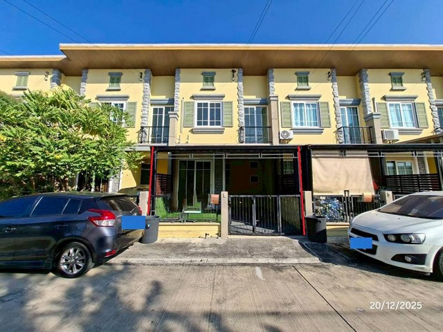   ขาย บ้านเดี่ยว/ทาวน์เฮ้าส์/คอนโด โครงการ โกลเด้นทาวน์ รังสิต - คลองสาม  ถนน/ซอย เลียบคลองสาม ตำบล คลองสาม อำเภอ คลองหลวง จังหวัด ปทุมธานี  ราคาโปรโมชั่น  1,815,000    บาท    ลดจาก   2,400,000   บาท ราคาโปรโมชั่นตั้งแต่วันที่ 1 เมษายน 2569 – 30 มิถุนายน 2569  รายละเอียดทรัพย์ -  เนื้อที่ 16.50 ตร.ว.  พื้นที่ใช้สอย 105.00 ตร.ม. -  3 ห้องนอน 2 ห้องน้ำ  -  1 ที่จอดรถ  -  บ้านหันไปทางทิศ ใต้  พิกัดทรัพย์ : https://maps.app.goo.gl/jKBXuppTgtkG7D1