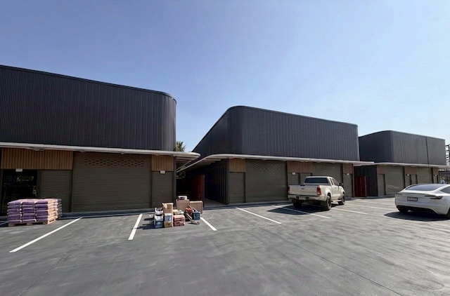 BST1075 ให้เช่าโกดังพร้อมออฟฟิศ Storix Warehouse โยธินพัฒนา ลาดพร้าว ใกล้เลียบด่วนรามอินทรา มีหลายขนาด เริ่มต้น 114 ตร.ม. อาคารใหม่ติดต่อ Agent คุณบัว (Bua)Tel: 093-646-4597 LINE ID: Bua093พื้นที่ 120 ตารางเมตร ราคา 38000 บาทต่อเดือนรายละเอียดทรัพย์ให้เช่าโกดังพร้อมออฟฟิศโครงการ Storix Warehouse ทำเลโยธินพัฒนา ซอยโยธินพัฒนา 3 เขตบางกะปิ กรุงเทพฯ อาคารใหม่ เหมาะสำหรับธุรกิจออนไลน์ สต็อกสินค้า โลจิสติกส์ หรือ SME เข้าอ