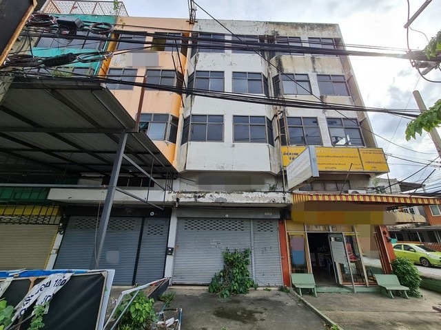  รหัสทรัพย์ (Code ID) :  PTT-26-P00287  ราคา  3,270,000 บาท (ราคาต่อรองได้) ▸ เนื้อที่  39 ตารางวา  พื้นที่ใช้สอย 502 ตารางเมตร   ▸ - ห้องนอน - ห้องน้ำ     ▸ 1 ที่จอดรถ   บ้านเดี่ยวหันไปทางทิศ   พิกัดทรัพย์ :  https://maps.app.goo.gl/Ya7ck5eFGTsnU3m48  สถานที่ใกล้เคียง ▸ใกล้ตลาดดวงแก้ว พลาซ่า ▸ใกล้โรงเรียนสาธิตปทุม ▸ใกล้โรงเรียนโกลบอล อินเดียน นานาชาติ ▸ใกล้สะพานนนทบุรี (สะพานนวลฉวี)  สอบถามเพิ่มเติม / นัดชม โทร. 097-419-5982(พลอย) โทร. 096-9