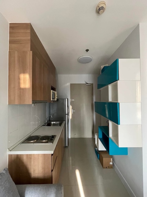 Ideo Mix Sukhumvit 103 clean comfortable 20th floor BTS Udomsuk***Property sales/rental services and consultation available. Interested? Contact us anytime!***For more details, pictures, or to schedule a viewing:Contact Ekachai (Aui)T. 089-799-5598Line ID: @auiauiaui001 (Add @ at the front) (Agent Post)---------------------------------------------------------------Room Type: 1 Bedroom, 1 BathroomSize: 30 sq m, 20th Floor, Building BNew, clean, beautifully decorated, ready to move in.Details--------------------------------------------------------------Rental Price: 12,000 THB per month--------------------------------------------------------------* Appliances Included:- Air conditioner- Water heater- Refrigerator- TV--------------------------------------------------------------* Amenities:- Swimming pool (with spa pool)- Fitness center- Security guard, CCTV, Key card access- Garden (and gazebo)--------------------------------------------------------------* Nearby Landmarks (Information b