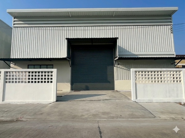 BST1077 ให้เช่าโกดัง 300 ตร.ม. อ่อนนุช พัฒนาการ ศรีนครินทร์ ใกล้สุวรรณภูมิ เดินทางสะดวก เหมาะคลังสินค้าและโรงงานติดต่อ Agent คุณบัว (Bua)Tel: 093-646-4597 LINE ID: Bua093ราคาเช่า 70,000 บาทต่อเดือนขนาดพื้นที่ใช้สอย 300 ตารางเมตรมีพื้นที่ออฟฟิศในตัว พร้อมห้องน้ำมีชั้นลอยขนาด 20 ตารางเมตรจุดเด่นทำเลศักยภาพ เชื่อมต่อหลายเส้นทางหลักเหมาะสำหรับคลังสินค้า ศูนย์กระจายสินค้า หรือโรงงานขนาดเล็กเดิน