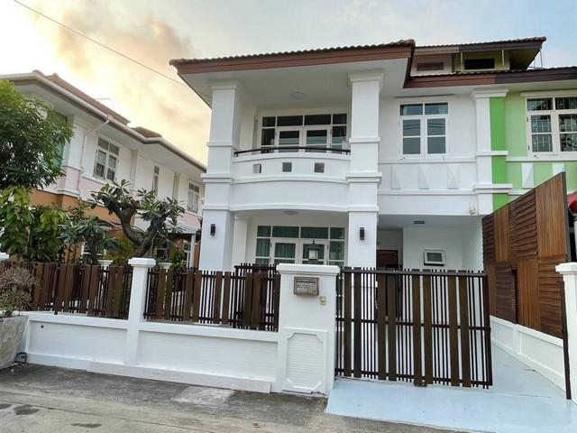 ให้เช่าบ้านแฝด 2 ชั้น โครงการบ้านศิรินเทพ ลาดพร้าว 101 เฟอร์นิเจอร์ครบ ใกล้ BTS ลาดพร้าว 101 ราคาเช่า 29,000 บาท / เดือน ( ห้ามสูบบุหรี่ภายในบ้าน )ที่ตั้ง ถนนลาดพร้าว 101 ซอยลาดพร้าว 101 แยก 46 แขวงคลองจั่น บางกะปิ กรุงเทพมหานคร 10240ติดต่อ : คุณภัสพงณ์ 0634098164Line : deedee23https://www.facebook.com/profile.php?id=61581484955548เนื้อที่ 43 ตารางวา พื้นที่ใช้สอย 165 ตารางเมตร จำนวน 2 ชั้น 3 ห้องนอน 3 ห้องน้ำ จอดรถในบ้าน 1 คัน (หน้าบ้าน 2 คัน)�