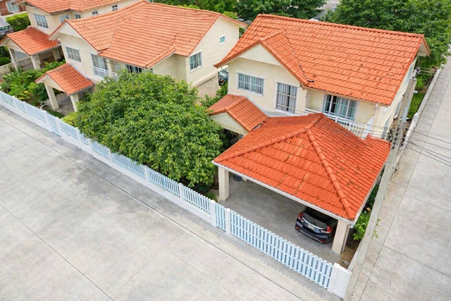 ถ.โรจนะ  คลองสวนพลู อุทัย อยุธยา บ้านเดี่ยว 2 ชั้นสภาพดี ฟังก์ชันครบ 4 นอน 2 น้ำ ใกล้นิคมอุตสาหกรรมโรจนะ 900 ม.และกว้างขวาง 65 ตร.ว. 130 ตร.ม. 9,999 B-M. ขาย 2.75 ลบ. ทำเลติดถนนใหญ่ เดินทางสะดวก เหมาะอยู่อาศัย หรือทำธุรกิจ บรรยากาศเงียบสงบ เป็นส่วนตัวสูง  ใกล้รพ.ราชธานี 1 กม. แหล่งงาน นิคมอุตสาหกรรม และสิ่งอำนวยความสะดวกครบครันRojana Road Khlong SuanPhlu Uthai Ayutthaya Well maintained 2story detached house with complete functions 4 bed 2 bath near Rojana Industrial Park 900 m. s