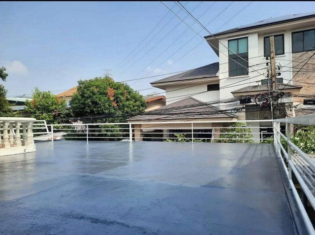 ให้เช่า บ้านเดี่ยว หมู่บ้านอยู่เจริญ 542 ซอยประชาราษฎร์บำเพ็ญ 24 ใกล้สนง.เขตห้วยขวาง เหมาะอยู่อาศัย เดินทางสะดวกรหัส P417ให้เช่าราคา 50,000 บาท/เดือน สัญญา 1 ปี ประกัน 2 เดือน ล่วงหน้า 1 เดือนให้เช่าราคา 60,000 บาท/เดือน ออฟฟิศจดทะเบียนติดต่อ คุณช่อผกา โทร 0616198565 LINE 0616198565สำรอง LINE 0812523279 ส่งลิ้งก์ไว้ได้เลย-หมู่บ้านอยู่เจริญ 542 ซ.ประชาราษฏร์บำเพ็ญ 24 -เนื้อที่ดิน 77 ตรว.-3 ห้องนอน (แอร์ 3 ห้อง เ�