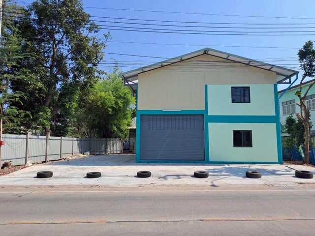 RKJ388ให้เช่าโกดังคลังสินค้า พร้อมออฟฟิศ รับน้ำหนักได้ 3.5ตัน ต่อตร.ม. ซอยอนามัยงามเจริญ   ท่าข้าม บางขุนเทียน ถนนพระราม2 เนื้อที่ 100 ตร.ว.พื้นที่ใช้สอย 100 ตร.ม.  จอดรถได้ 8-10คัน ติดต่อAgent : คุณเจี๊ยบ092-851-6969ID Line :keti2522มีห้อง 2 ห้องชั่นล่างทำออฟฟิศได้ ชั้นบนเป็นห้องนอนได้  สามารถทำเป็นโกดัง หรือร้านใหม่ให้เช่าภายในอาคารรับน้ำหนัก ได้ 3.5 ตัน  จอดรถได้ 8-10คัน (index pointing right)ไฟฟ้า 15 แอมส์ น้ำประ