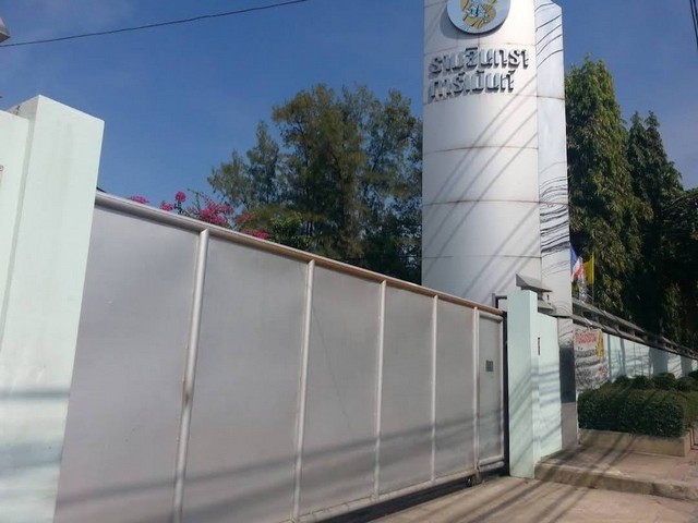 ให้เช่าอาคาร 2 ชั้น เนื้อที่ 4 ไร่ 3,500 ตร.ม ติดถนนใหญ่รามอินทรา ใกล้สี่แยกมีนบุรี ** ติดรถไฟฟ้าสถานีเศรษบุตรบำเพ็ญ มี รง.4 เหมาะทำโรงงาน คลังสินค้า, ออฟฟิศ, ศูนย์บริการ*** ราคาเช่า 400,000 บาท/เดือน (ต่อรองได้) ติดต่อ:: ชยา โทร/ID Line:: 0942823961   Link Line:: https://line.me/ti/p/3xFA1An8Kcรหัส# T26-583อาคาร 2 ชั้น ทำเลทอง ติดถนนใหญ่รามอินทรา ใกล้สี่แยกมีนบุรี ติดรถไฟฟ้าสถานีเศรษบุตรบำเพ็ญ• บนเนื้อที่ 4 ไร่ กว่า  • อาคาร 