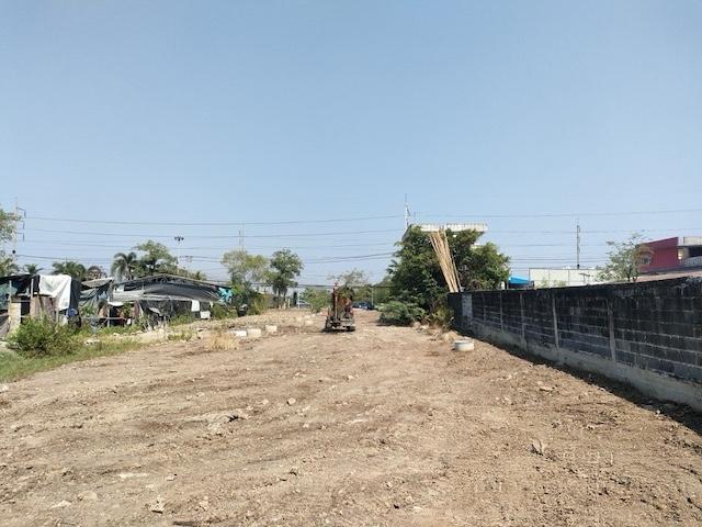 ขายที่ดินติดถนนสุขุมวิทใกล้BTSเคหะฯเหมาะพัฒนาโครงการสมุทรปราการราคาขาย 88,000 บาท / ตารางวาที่ตั้ง ถนนสุขุมวิท หมู่ 2 ซอยเทศบาล 58 ตำบลท้ายบ้าน อำเภอเมืองสมุทรปราการ จังหวัดสมุทรปราการติดต่อ : คุณภัสพงณ์ 0634098164Line : deedee23https://www.facebook.com/profile.php?id=61581484955548เนื้อที่ 448 ตารางวา หน้ากว้างประมาณ 20 เมตรที่ดินถมแล้ว พร้อมพัฒนาได้ทันที ติดถนนสุขุมวิท มองเห็นชัด เหมาะทำธุรกิจโอกาสลงทุนที่ดิน�