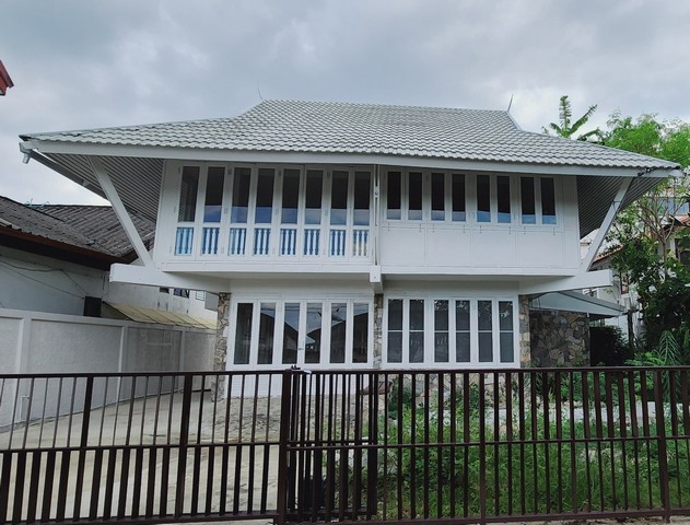 RH02143 ให้เช่าบ้านเดี่ยว 2 ชั้น รีโนเวทใหม่  97 ตรว. เนื้อที่ใช้สอย 200  ตรม.ห้องนอน 4 ห้อง ห้องน้ำ 4  นวมินทร์ 40 บ้านเดี่นส นวมินทร์ 40ซอยนวมินทร์ 40 (ซอยนวมินทร์ 40) : นวมินทร์ แขวงคลองกุ่ม เขตบึงกุ่ม กรุงเทพมหานคร 10240บ้านเดี่ยว 2 ชั้น  97 ตรว. เนื้อที่ใช้สอย 200 ตรม.4 ห้องนอน 4 ห้องน้ำ แอร์ใหม่ 3 เครื่องที่จอดรถ 4 คัน ในบ้าน หน้าบ้าน 2ราคาเช่า 37,000/ เดือน Detached House, Nawamin 40Soi Nawamin 40 (Soi Nawamin 40): Nawamin, Khlong Kum Subdistrict, Bueng Kum Distric