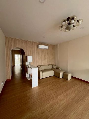 ขายเพียง 2.29 ล้าน 57 ตรม. 2 นอน 1 น้ำ #ริมน้ำแมนชั่น คอนโด ทำเลทอง #ใกล้มช. #นิมมาน #รีโนเวทใหม่ พร้อมอยู่! คุ้มทั้งอยู่เองและลงทุน!รายละเอียดห้อง▪️ ขนาด 57 ตร.ม.▪️ ชั้น 1 (เหมาะทำธุรกิจ)▪️ 2 ห้องนอน▪️ 1 ห้องนั่งเล่น▪️ 1 ห้องน้ำ▪️ 1 ห้องครัว▪️ ห้องกว้าง แบ่งสัดส่วนชัดเจน▪️ รีโนเวทใหม่ สวย สะอาด พร้อมเข้าอยู่▪️ แถมเฟอร์นิเจอร์ + แอร์ + เครื่องครัวครบจุดเด่น▪️ ทำธุรกิจได้ (ร้านอาห