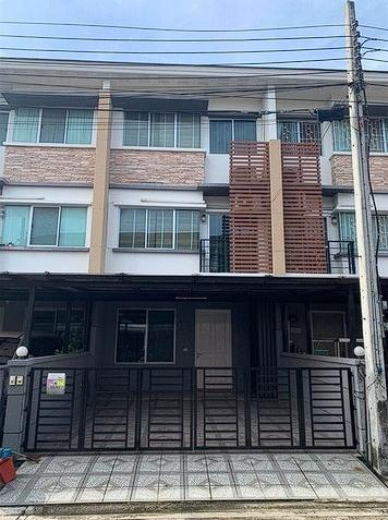 ให้เช่าทาวน์โฮม 3 ชั้น 3 ห้องนอน ทาวน์พลัส เกษตร – นวมินทร์ Town Plus Kaset – Nawamin ถนนคลองลำเจียก *** ราคาเช่า 25,000 บาท/เดือน ติดต่อ: ชยา โทร/ID Line:: 0942823961   Link Line:: https://line.me/ti/p/3xFA1An8Kcรหัส# PR435• ทาวน์โฮม 3 ชั้น ทาวน์พลัส เกษตร – นวมินทร์ Town Plus Kaset – Nawamin ถนนคลองลำเจียก• หน้ากว้าง 5 เมตร• ที่ดิน 20 ตรว.• พื้นที่ใช้สอย 155 ตรม.• 3 ห้องนอน (ห้องนอนใหญ่ชั้น 2 มี 1 ห้องนอน /และชั้น 3 มี 2 ห้องนอน)• 3 ห้องน้ำ• 1 ห้องครัว• มีห้องเก็บ�