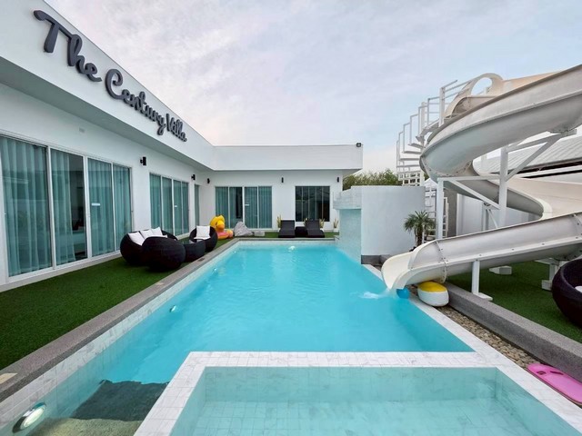 ขายพูลวิลล่า ห้วยใหญ่ พร้อมแถมเฟอร์นิเจอร์ และเครื่องใช้ไฟฟ้า พร้อมทำธุรกิจได้เลย (ผู้เช่าสัญญา 2 ปีเต็ม)โทร. 095-196-4242 (คุณจุ๊)Line ID : jll689WhatsApp : wa.me/66951964242FB page : https://www.facebook.com/ChulaluckHomeliving/ที่ตั้ง The Century Villa ห้วยใหญ่ บางละมุง ชลบุรีรายละเอียด- ที่ดินขนาด 131 ตรว.- 5 ห้องนอน 6 ห้องน้ำ- จอดรถได้ 3 คัน- แอร์ 6 ตัว /ทีวี / ตู้เย็น / โต๊ะพูล /สไลด์เดอร์ การเดินทาง - ใกล้หาดจอมเทียน 7.2 km- ใกล้มอเตอร์เวย์ห้วยใหญ่ 4.2 km- ใ�