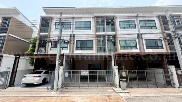 รหัสทรัพย์ N1006ทาวน์โฮม 3 ชั้น หมู่บ้าน พาทิโอ้ งามวงศ์วาน 47&nbsp;ที่ตั้ง :&nbsp;ซอยงามวงศ์วาน 47 แขวงทุ่งสองห้อง เขตหลักสี่ กรุงเทพมหานคร 10210รายละเอียดทรัพย์&nbsp;- ทาวน์โฮม 3 ชั้น ขนาดพื้นที่ 20.2 ตารางวา พื้นที่ใช้สอย 175 ตารางเมตร- 3 ห้องนอน, 3 ห้องน้ำ, 1 ห้องรับแขก, 1 ห้องนั่งเล่น, 1 ห้องครัว, 2 ที่จอดรถ-&nbsp;เครื่องปรับอากาศ 3 เครื่อง, ชุดปั๊มน้ำ+แท้งค์น้ำ- ตู้เสื้อผ้า, บิ้วอินท์ครัว, ผ้าม่า�