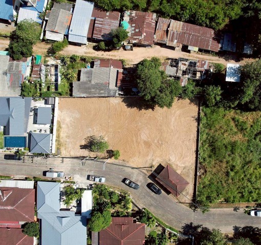 ขายพัทยาอยู่ในโครงการจอมเทียนการ์เด้น ถนนชัยพฤกษ์ 2/3 ที่ดินใกล้ทะเลจอมเทียน เพียง 3 กิโลเมตรเท่านั้น โทร. 095-196-4242 (คุณจุ๊)Line ID : jll689WhatsApp: wa.me/66951964242FB page : https://www.facebook.com/ChulaluckHomeliving/ ที่ตั้ง ถนน ชัยพฤกษ์ 2 เมืองพัทยา อำเภอบางละมุง ชลบุรี 20150รายละเอียด- ขนาดเนื้อที่ 195 ตารางวา- ติดถนนสาธารณะ 1 ด้าน- หน้ากว้าง 30 เมตร / ลึก 20.33-33.45 เมตร- ที่ดินถมแล้วสถานที่ใกล้เคียง- หน้าหมู่บ้านเป็น7-11ใหญ่- ใกล้ตลาดเอ็