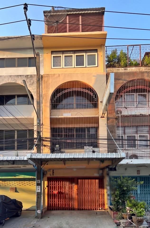 ให้เช่าอาคารพาณิชย์ 5 ชั้น 1 คูหา รามคำแหง 1 พื้นที่รวม 400 ตร.ม. ใกล้ Airport Link รามคำแหง ( จดบริษัทได้ )ราคาเช่า 30,000 บาท / เดือน ( สัญญาขั้นต่ำ 2 ปี ล่วงหน้า 1 เดือน ประกัน 3 เดือน )ที่ตั้ง ถนนรามคำแหง ซอยรามคำแหง 1 แขวงสวนหลวง เขตสวนหลวง กรุงเทพมหานคร 10250ติดต่อ : คุณภัสพงณ์ 0634098164Line : deedee23https://www.facebook.com/profile.php?id=61581484955548เนื้อที่ 20 ตารางวา พื้นที่ใช้สอย 400 ตารางเมตร ถนนหน้าบ้านกว้าง 10 เมตร ที่จอดรถ 4 คัน (ห