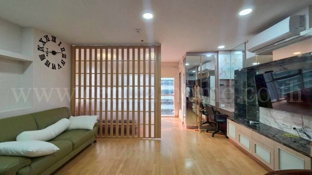 รหัสทรัพย์ 7069คอนโด เซ็นต์หลุยส์ แกรนด์ เทอเรส พร้อมอยู่ ติด BTS สถานีเซนต์หลุยส์ที่ตั้ง : ถนนสาทรใต้ แขวงยานนาวา เขตสาทร กรุงเทพมหานคร 10120รายละเอียดทรัพย์- พัฒนาโครงการ โดย บริษัท เมโทรสตาร์ พร็อพเพอร์ตี้ จำกัด (มหาชน)- คอนโด High Rise 28 ชั้น 1 อาคาร ห้องอยู่ชั้น 20 เนื้อที่ 47.37 ตารางเมตร- 1 ห้องนอน, 1 ห้องน้ำ, 1 ห้องนั่งเล่น, 1 โซนครัว พร้อมเคาท์เตอร์ครัว, 1 ที่จอดรถ, มีระเบียง- แอร์ 1 �