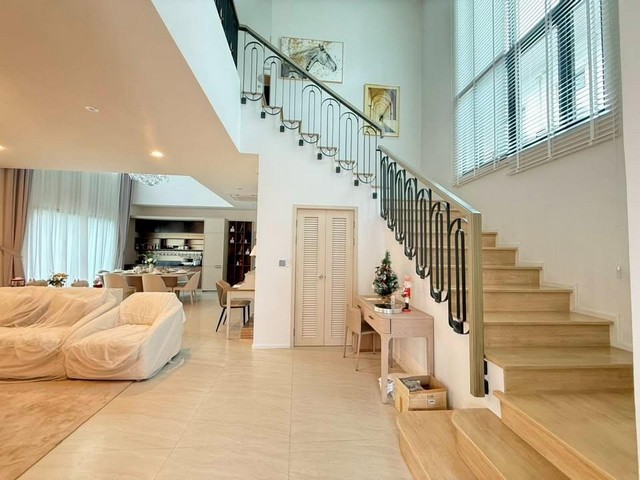 ให้เช่าบ้านเดี่ยว 2 ชั้น โครงการ ฌอน จตุโชติ - รามอินทรา Type ใหญ่สุดของโครงการ ใกล้จุดขึ้น-ลง ทางด่วนฉลองรัชราคาเช่า 250,000 บาท / เดือนที่ตั้ง โครงการ ฌอน จตุโชติ แขวงท่าแร้ง เขตบางเขน กรุงเทพมหานครติดต่อ : คุณภัสพงณ์ 0634098164Line : deedee23https://www.facebook.com/profile.php?id=61581484955548พื้นที่ใช้สอย 420 ตารางเมตร จำนวน 2 ชั้น 5 ห้องนอน 6 ห้องน้ำ 1 ห้องแม่บ้าน ที่จอดรถ 4 คันสถานที่ใกล้เคียง- คู้บอน- จตุโชติ- เทพรักษ์-