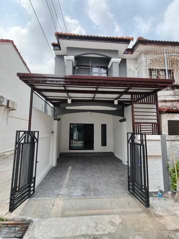 ขายทาวน์เฮ้าส์ รีโนเวทใหม่ หลังริม เป็นส่วนตัว พร้อมอยู่ ทำเลบ้านกล้วย-ไทรน้อย 1.49 ลบ.โครงการ นริศา บ้านกล้วย-ไทรน้อย ใกล้เซ็นทรัลเวสเกตบ้านหลังริม กำแพงไม่ติดเพื่อนบ้าน 1 ด้าน ให้ความเป็นส่วนตัวมากขึ้นรายละเอียดบ้านทาวน์เฮ้าส์ 2 ชั้นเนื้อที่ 16 ตารางวา2 ห้องนอน 2 ห้องน้ำรีโนเวทใหม่ทั้งหลัง สวย สะอาด พร้อมเข้าอยู่ต่อเติมครัวเรียบร้อยทำหลังคาหน้าบ้าน จอดรถ�