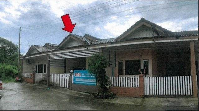  Code ID :  PKT-62EE010502742  ราคา   1,210,000    บาท (ราคาต่อรองได้)  - เนื้อที่ 25 ตร.ว. - 3 ห้องนอน 2 ห้องน้ำ  - 1 ที่จอดรถ   บ้านหันไปทางทิศ เหนือ   พิกัดทรัพย์ : https://maps.app.goo.gl/WpAMyWbFp2Dcs7gA8  สถานที่ใกล้เคียง   - ใกล้ Pluak Daeng Hospital  - ใกล้โรงเรียนปลวกแดงพิทยาคม  - ใกล้ร้านคิ้วสวยอ้อยแฮร์สปาสาขา2    สอบถามเพิ่มเติม / นัดชม โทร. 097-419-5982(พลอย) โทร. 096-932-4624(ออมสิน) Line : @panaya (มี@ด้านหน้า)  ปรึกษาสินเชื่อฟรี One Stop Service ดูแลตั้งแต่ต้นจนจบบริษัท ปณยาค�