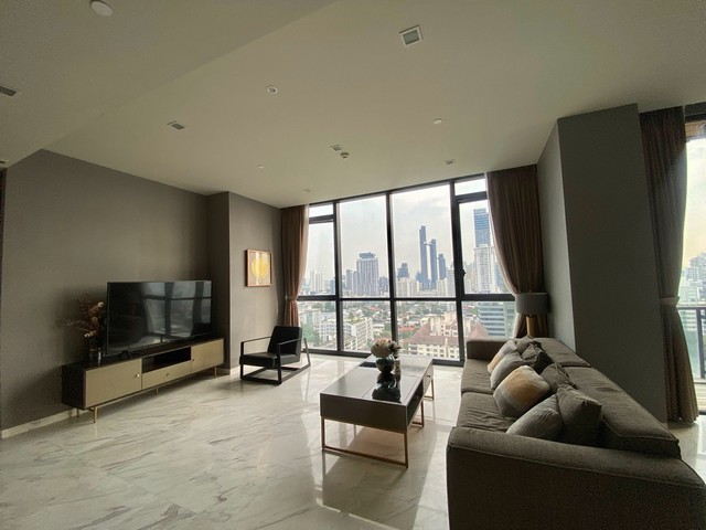 ขายคอนโดThe Monument Thonglo คอนโดระดับ Super Luxury 125 ตรม. 2 ห้องนอน 3 ห้องน้ำ ชั้น16 พร้อมผู้เช่า*** ราคาขาย 39,500,000 ล้านบาท ค่าโอนคนละครึ่ง ****** สนใจติดต่อ คุณต่อ 089-175-6462 ***รายละเอียด (C1-0415)- 125 ตรม. - 2 ห้องนอน 3 ห้องน้ำ - ชั้น16มีความเป็นส่วนตัวสูง มีลิฟท์ส่วนตัวมี Butler Concierge ผู้อำนวยความสะดวกแก่ลูกบ้าน และมีShuttle บริการรถรับส่งพร้อมคนขับรถ นอกจากนี้ยังมีบริการรถลีมูซีนสำหรับลูกบ้านที่สามารถเรียกใช้บร�