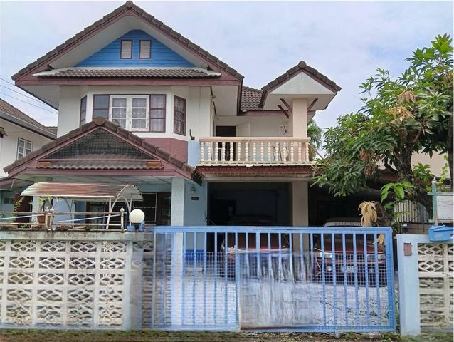 โซนสันทราย ลดราคาขาย 2.7 ล้าน 50 ตรว. บ้านเดี่ยว 2 ชั้น #สันทรายน้อย #น้ำไม่ท่วม #ซื้อรีโนเวทอยู่เองหรือปล่อยเช่าได้ ใกล้เมือง เดินทางสะดวกสบายเนื้อที่ 50 ตรว.4 ห้องนอน 2 ห้องน้ำ1 โถงใหญ่1 ห้องครัว1 ห้องเก็บของ(ต่อเติมเต็มพื้นที่บ้านโดยรอบ)สถานที่ใกล้เคียงห่างมีโชคพล่าช่า 1.8 กม.ห่างโลตัสรวมโชค 1.6 กม.ห่างเซ็นทรัลเฟสติเวิล 1.8 กม.ห่าง มห่วิทยาลัยพายัพ 1.5 กม ห่างโฮมโปรสันทรา�