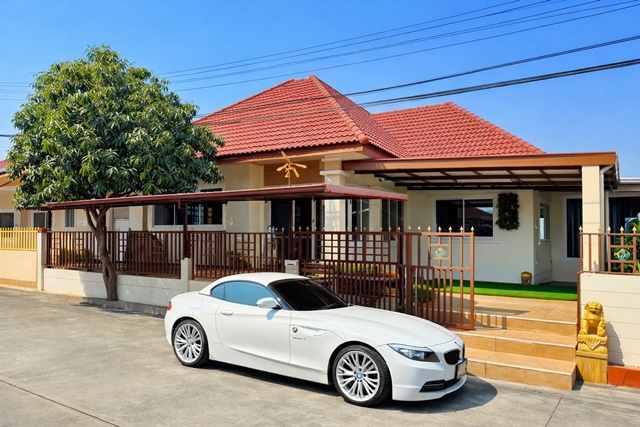 บ้านเดี่ยว สภาพดี 3 นอน เทียนทะเล 17-21 รร.สวนกุหลาบ ธนบุรี 3.2 กม. 2 น้ำ ใกล้ตลาดดีเทียนทะเล 200 ม. และโวัดปทีปพลีผล บางขุนเทียน 33 ตร.ว.130 ตร.ม. 17,999 B-M. บ้านชั้นเดียว บรรยากาศเงียบสงบ เป็นส่วนตัวสูง เหมาะสำหรับอยู่อาศัย พร้อมเฟอร์ฯ และเครื่องใช้ไฟฟ้าครบ ใกล้เทคโนโลยีปทีปพลีผล 850 ม.วัดเทียนทะเล และหน่วยราชการ เดินทางสะดวก เชื่อมถนนหลักได้ง่าย ถ.บางขุนเทียน พระราม 2Tantalay17-21 Well maintained de