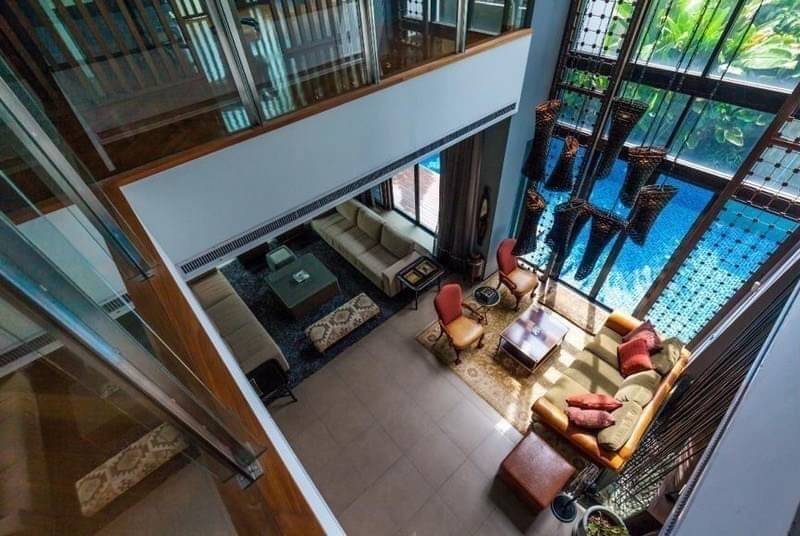 บ้านสุขุมวิท39 4 ชั้น ใกล้ BTS พร้อมพงษ์ เนื้อที่ 188 ตารางวาที่ตั้ง สุขุมวิท 39 แขวงคลองตันเหนือ เขตวัฒนา กรุงเทพฯ 10110รายละเอียด- บ้านเดี่ยว ขนาด 4 ชั้น เนื้อที่ 188 ตารางวา- พื้นที่ใช้สอย 1,250 ตรม. พร้อมลิฟท์- 5 ห้องนอน 4 ห้องน้ำ ห้องโฮมเธียเตอร์- พร้อมเฟอร์นิเจอร์แบรนด์นำเข้า- ห้องครัวฝรั่ง-ครัวไทย- สระน้ำเกลือ-maid quarter- ลานจอดรถสถานที่ใกล้เคียง- BTS พร้อมพงษ์-เทอร์มินัล 21-เดอะแร็กเ