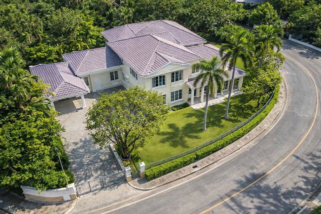 MRTรามอินทรา ก.ม.6 1.95กม. วัชรพล ให้เช่า คฤหาสน์ 2ชั้น 2หลัง 6นอน 4น้ำ พร้อมสระว่ายน้ำหน้าบ้านของส่วนกลาง ตลาดถนอมมิตร บิ๊กซี สุขาภิบาล5 152ตร.วา  500ตร.ม.  เพลินนารี่มอลล์ 1.8 กม. 69,999 บาทต่อเดือนMRT Ramintra KM6 1.95km Watcharapol. For Rent Two-story mansion with 6beds 4baths shared swimming pool in front of the house. Near Thanommit Market and Big C Sukhaphiban5 152sq.wa 500sq.m Plearnary Mall 1.8km 69,999 baht per monthรามอินทรา ก.ม.6ถนนวัชรพล แขวงท่าแร้ง เขตบางเขน กรุงเทพมหานคร152 ตร.วา  500 ตร.ม. size 152 sq wah  500 sq mบ้านเดี่ยว 2 หลังในพื�