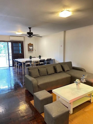 RTJ2233ให้เช่าทาวโฮมใกล้ Big C เอกมัย เพียง 650 m และ BTS เอกมัย เพียง1.2 km เอกมัยซอย4เนื้อที่ 52 ตร.ว. พื้นที่ใช้สอยประมาณ 450 ตรม. 6 ห้องนอน · 6 ห้องน้ำ 1 ที่จอดรถในบ้านสนใจติดต่อคุณเจี๊ยบ 092-851-6969Line:keti252295,000/เดือน ประกันบ้าน 3 เดือน + ล่วงหน้า 1 เดือน  ระยะเช่าขั้นต่ำ 6 เดือนที่ตั้ง แขวงพระโขนงเหนือ เขตวัฒนา กรุงเทพมหานคร 10110รายละเอียดบ้าน6 ห้องนอน, 6 ห้องน้ำ, 1 ห้องแม่บ้าน, 1 ห้องเก็บของ, 1 โถงต้อนรับ