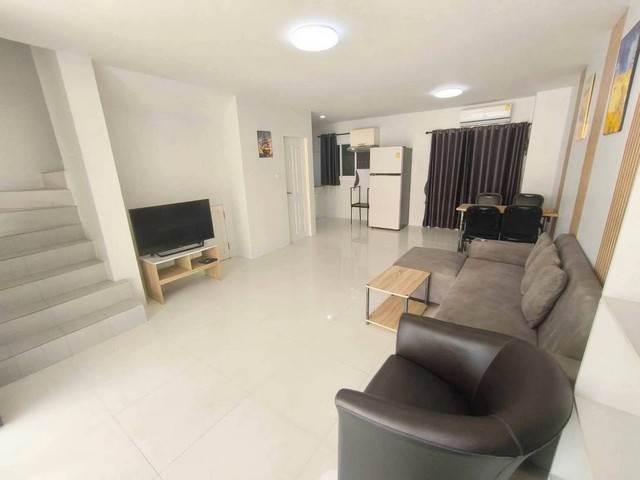 ให้เช่าบ้าน 3 นอน 3 น้ำ บ้านปึก-อ่างศิลา พร้อมเฟอร์พร้อมอยู่โทร. 095-196-4242 (คุณจุ๊)Line ID : jll689WhatsApp : wa.me/66951964242FB page : https://www.facebook.com/ChulaluckHomeliving/- บ้านทาวน์โฮม 3 ชั้น- ค่าเช่า 16,200 บาท/เดือน ( รวมค่าส่วนกลาง )- มี 3 ห้องนอน 3 ห้องน้ำ- ส่วนกลาง มี สระว่ายน้ำ ฟิตเนส รปภ.พิกัด : ถนน มิตรสัมพันธ์ (อ่างศิลา)สัญญาเช่า 1 ปี ( เงินประกัน 2 เดือน + ค่าเช่า 1 เดือน)นัดชมบ้านล่วงหน้า 2 วันรับฝากขาย เช่า บ้าน ที่ดิน โรงงาน โรงแ�